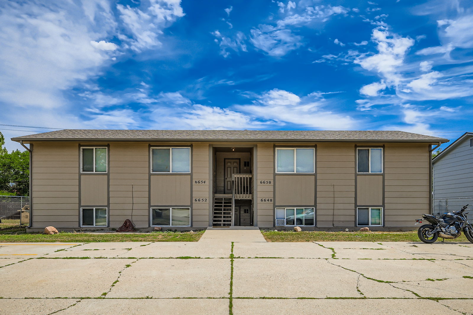 6652 Provincial Drive - 1